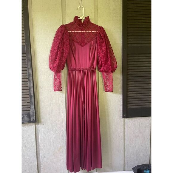 Creations by Aria 1970’s Vintage Victorian Lace Burgandy Pleated long dress Sz 7 - Picture 3 of 16